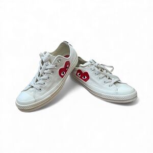 EUC - Comme des Garçons Play x Converse Heart Logo Sneakers